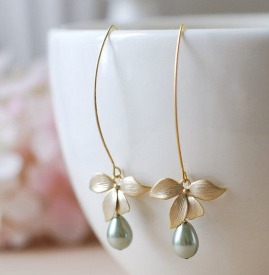 Pendientes de gotas de jade y flores