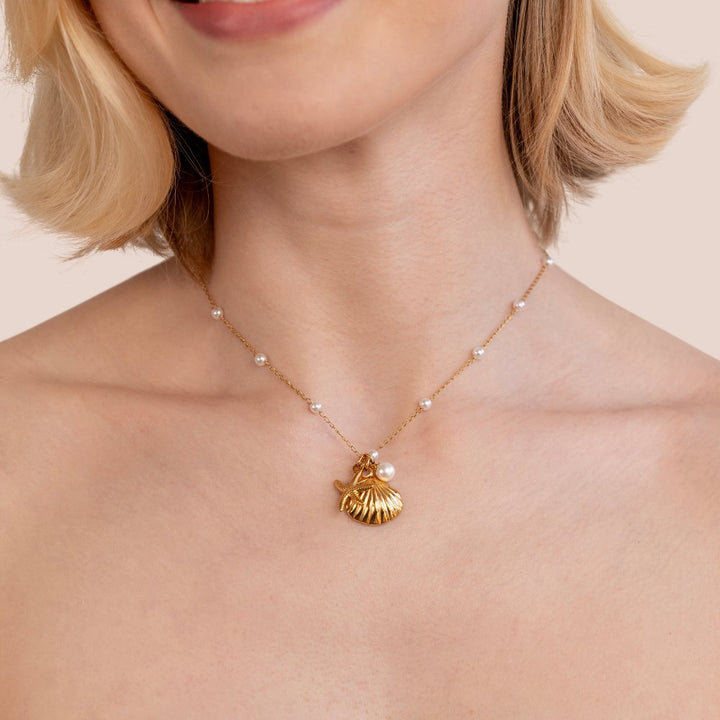 Collar con encanto de concha Aria