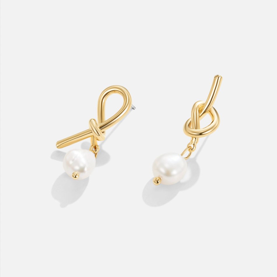 Pendientes de perlas de agua dulce y oro