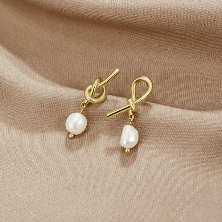 Pendientes de perlas de agua dulce y oro