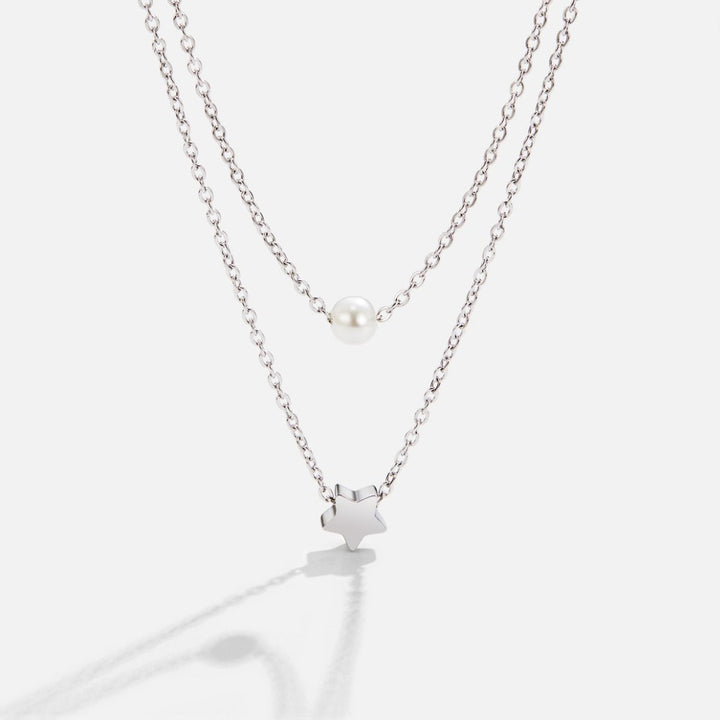 Cadena de plata con estrellas y perlas