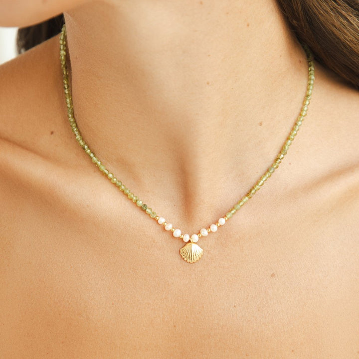 Collar de Perlas y Conchas Luca