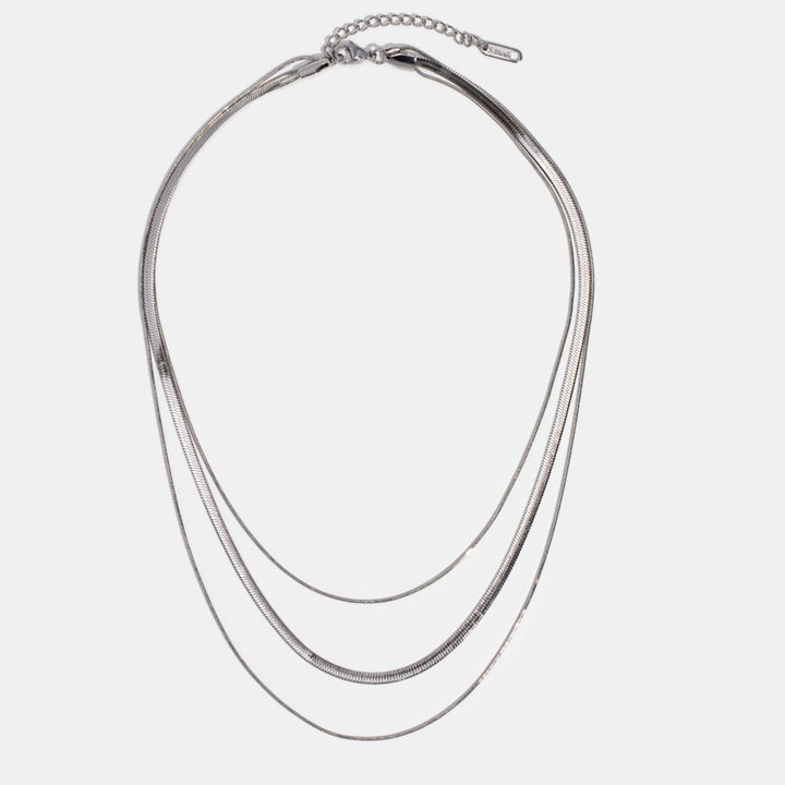 Collar de cadena plateada de múltiples capas