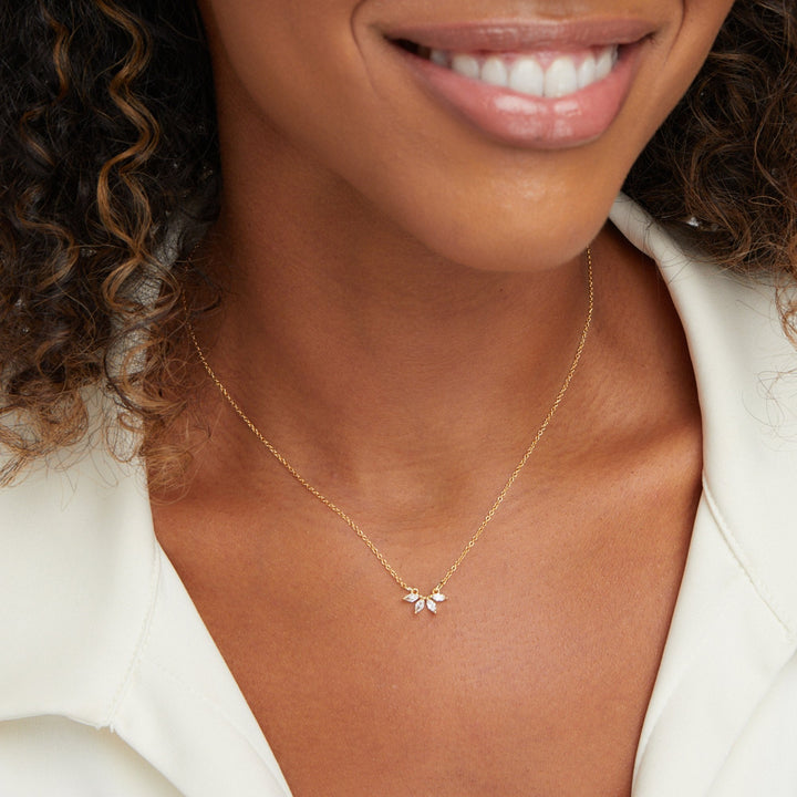 Collar de Hoja de Cristal Omelia