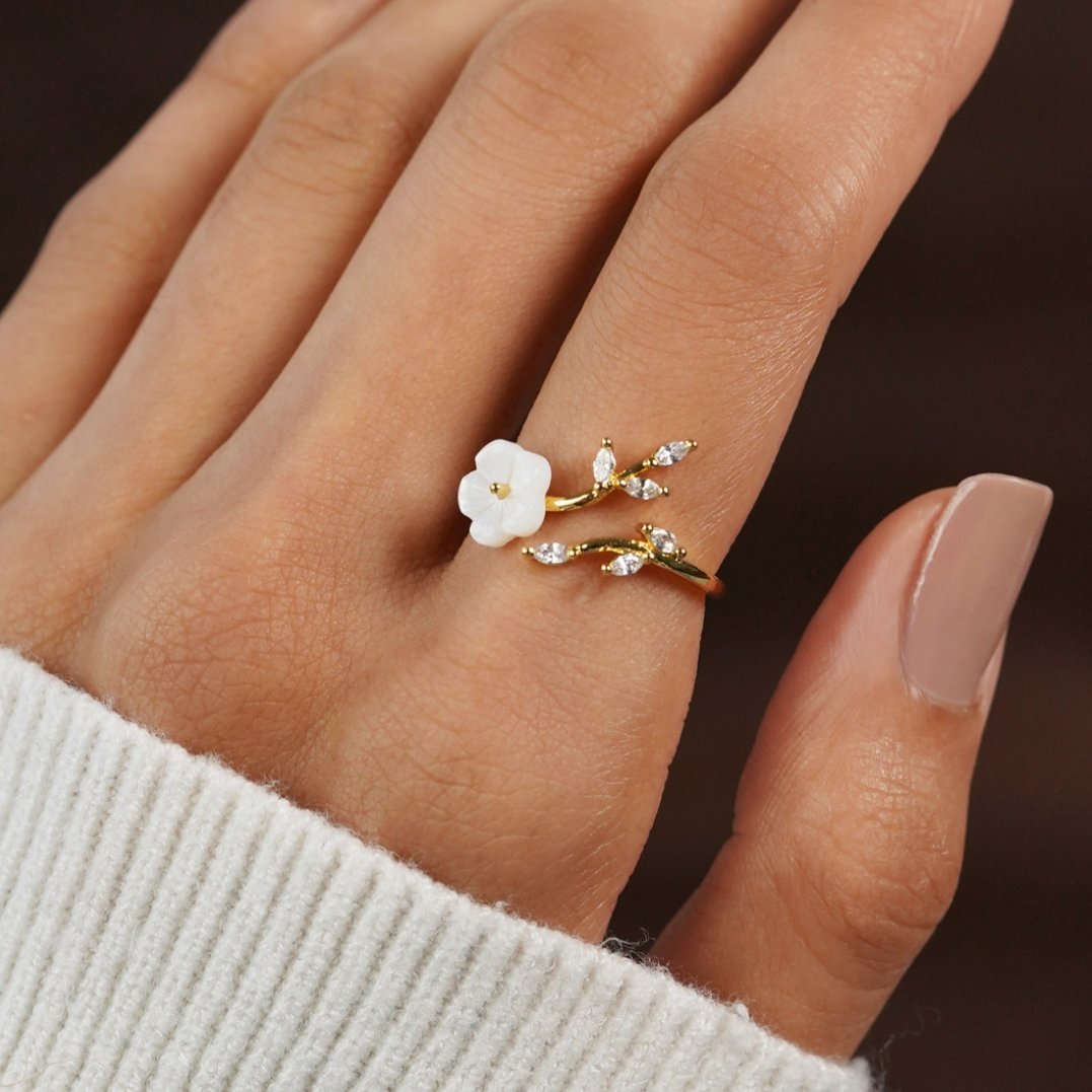 Estela - Anillo de Flores Blancas